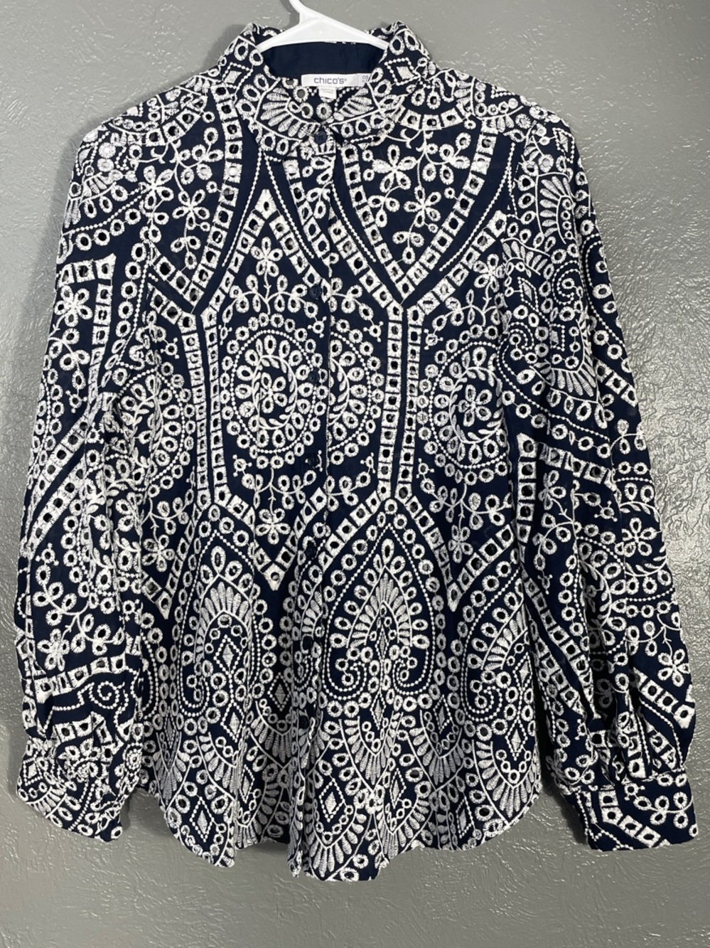 Chico's Medallion Print Button Front Shirt Navy White Long Sleeve US 6 Cotton
